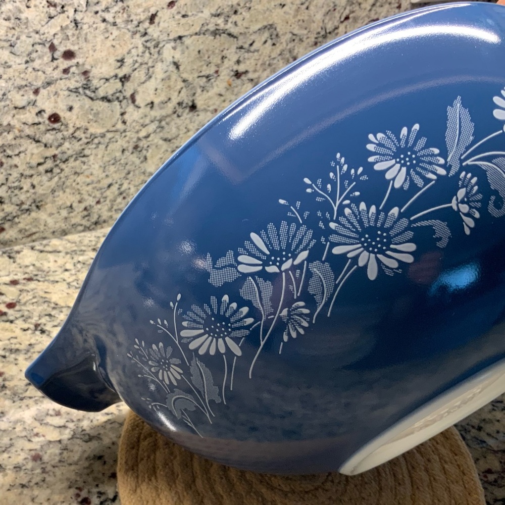 Pyrex Colonial Mist Mixing Bowl - Picture 2 of 5